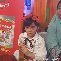 Sedang menunggu unjuk kebolehan di Fashion Show Festival Bunda Happy/