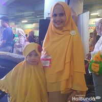 Nabila dan sang bunda di Festival Bunda Happy/