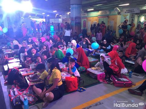 Keseruan Bunda dan si Kecil Mewarnai Bareng di Festival Bunda Happy