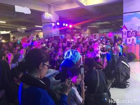 Performa Naura di Festival Bunda Happy/