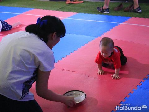 Lomba bayi merangkak
