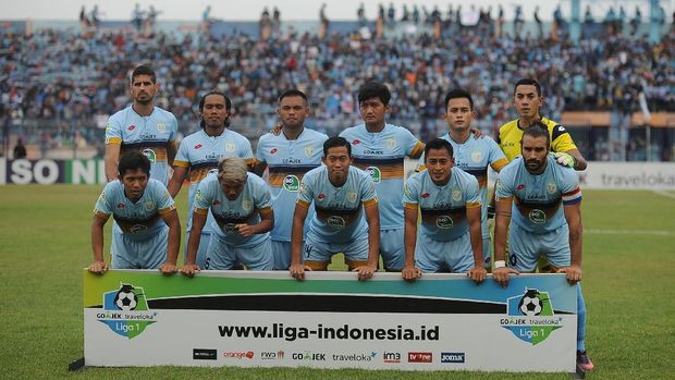 Choirul Huda merupakan legenda sepak bola Lamongan. Persela Lamongan, menjadi klub profesional satu-satunya yang pernah dibela.