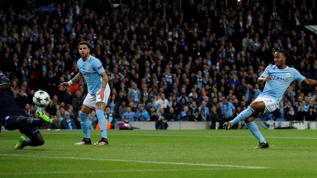 Raheem Sterling membuka gol kemenangan Manchester City atas Napoli. (