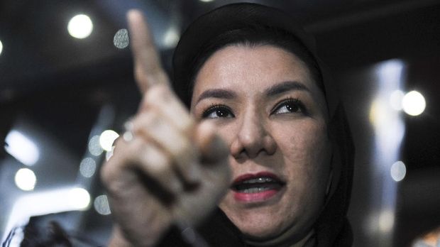 Bupati Kutai Kartanegara nonaktif Rita Widyasari, di gedung KPK, Jakarta, Rabu (18/10). Ia merupakan salah satu kepala daerah yang etrjerat kasus dugaan suap kepada dirinya terkait pemberian izin lokasi untuk keperluan inti dan plasma perkebunan kelapa sawit di Muara Kaman, Kutai Kartanegara.
