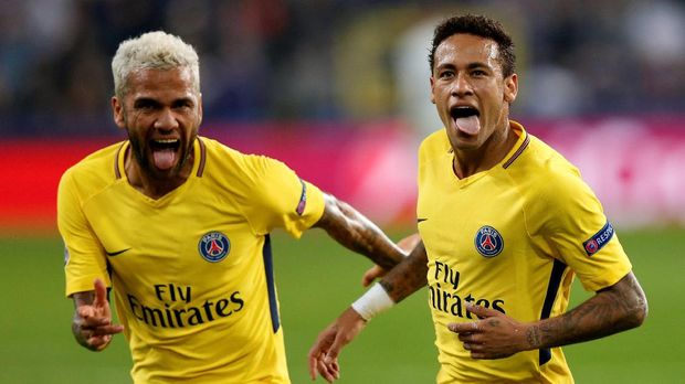 Neymar dan Dani Alves kembali menjadi rekan setim di PSG.