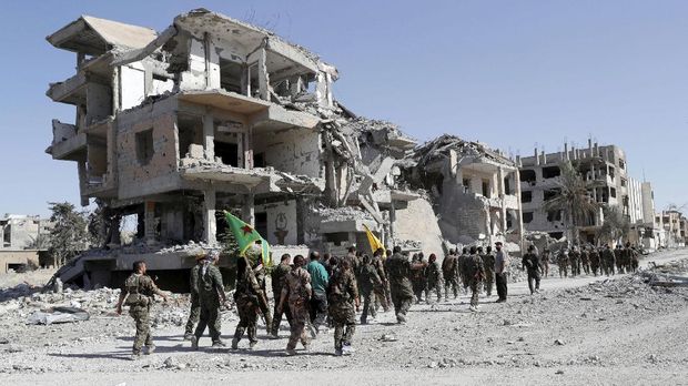 Raqqa yang sudah hancur dihantam perang kini kembali dikuasai Suriah.