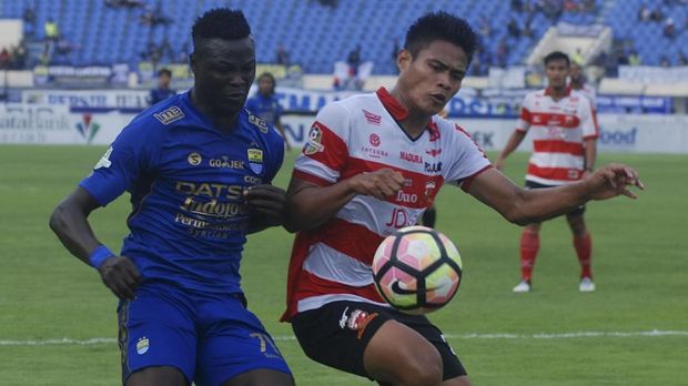 Perekrutan pemain baru Persib untuk musim depan menjadi kewenangan Roberto Carlos.
