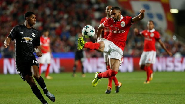 Marcus Rashford (kiri) mencetak satu-satunya gol kemenangan MU atas Benfica. (