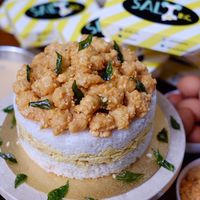 Bosan Kue  Ulang Tahun Biasa  Cobain Salted Egg Cake yang 