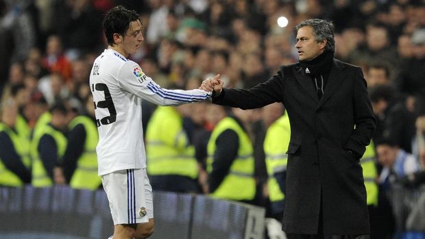 Mesut Oezil memiliki hubungan yang bagus dengan Jose Mourinho.