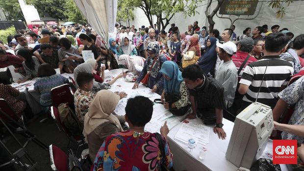 Rekam Tingginya Animo Warga Dapatkan e-KTP di Taman Mini