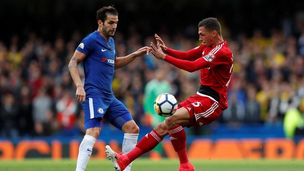 Duel sengit di lini tengah antara Chelsea vs Watford. (