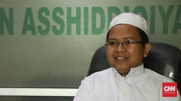 Pengasuh Pondok Pesantren (Ponpes) Asshidiqqiyah, KH Ahmad Mahrus Iskandar mengatakan, pihaknya tak menafikan pentingnya internet dalam mendorong pengembangan keilmuan santri.