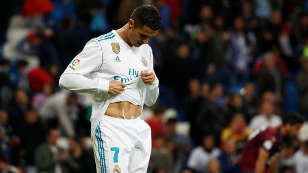 Cristiano Ronaldo selalu bersaing dengan Lionel Messi untuk memperebutkan status pemain terbaik.