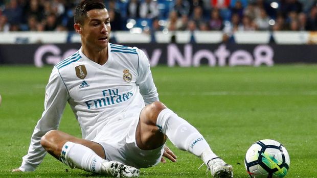 Cristiano Ronaldo tampak kecewa karena belum bisa keluar dari paceklik gol. (