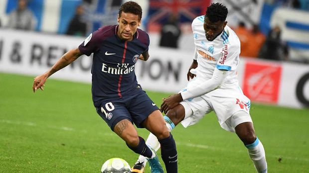 Neymar masih terus menjadi bayang-bayang Cristiano Ronaldo dan Lionel Messi dalam hal gelar individu.