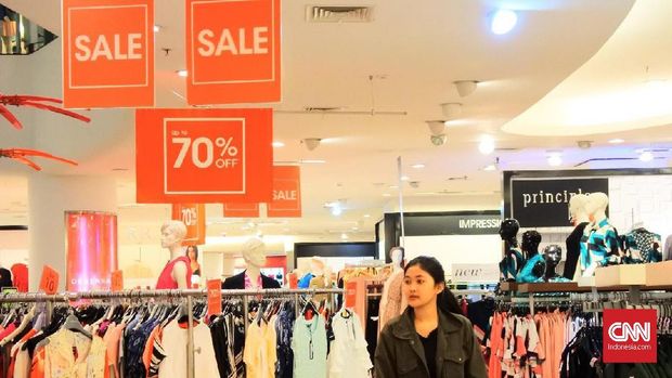 Debenhams Senayan City akan resmi ditutup akhir tahun ini. Saat ini, gerai tersebut menggelar diskon hingga 70 persen.