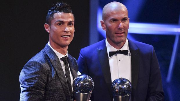 Zinedine Zidane beranggapan persaingan Cristiano Ronaldo dengan Lionel Messi membantu pemainnya itu terus lebih baik. (