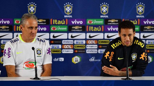 Neymar merasa bosan dan gusar terus ditanyakan soal kepindahan ke Real Madrid. (