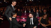 Cristiano Ronaldo dan Lionel Messi kembali bersaing ketat meraih Ballon d'Or. (
