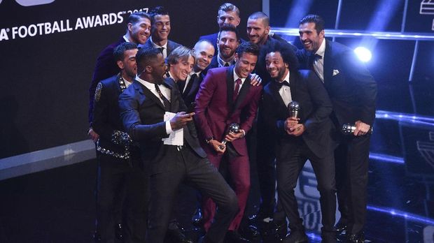Neymar diklaim bisa dengan mudah meraih trofi Ballon d'Or jika gabung Madrid.