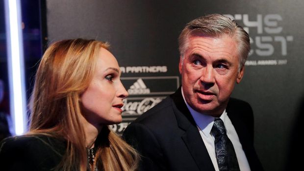 Carlo Ancelotti (kanan) jadi kandidat kuat pelatih Timnas Italia. (