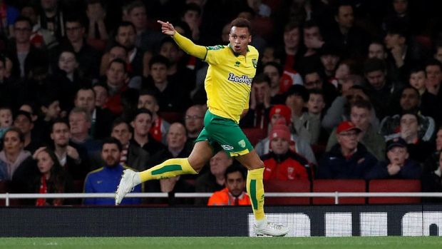 Josh Murphy membawa Norwich City mengungguli Arsenal pada babak pertama.