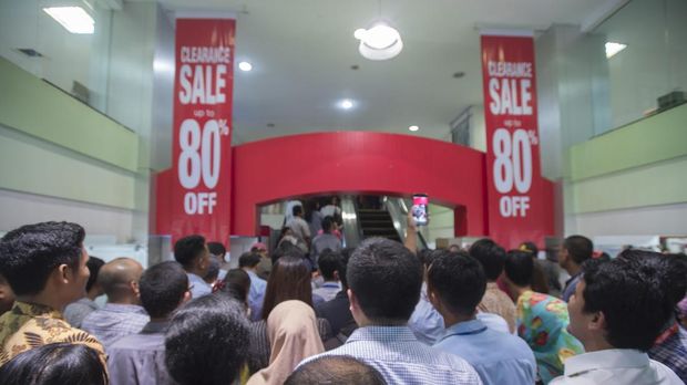 Sale di Lotus Departement Store