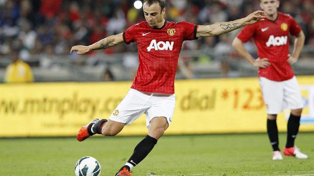Dimitar Berbatov pernah berkostum MU dan bermain bersama Cristiano Ronaldo pada musim 2008/2009.