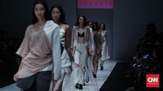 Ironi Di Balik Gemerlap Jakarta Fashion Week 2018