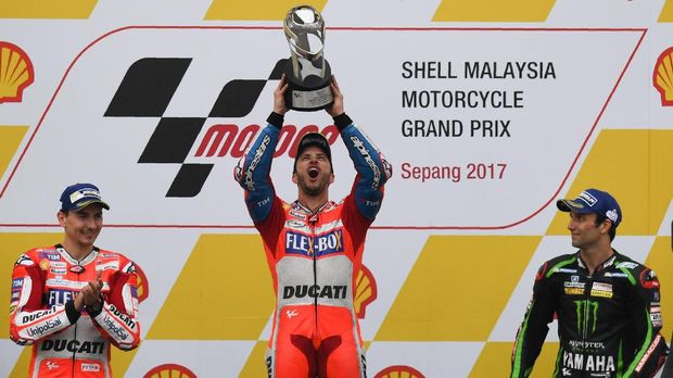 Andrea Dovizioso mengalahkan Jorge Lorenzo pada balapan MotoGP Malaysia.