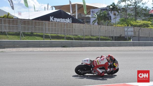 Dimas Ekky sempat tampil impresif di awal-awal lap Moto2 GP Malaysia.