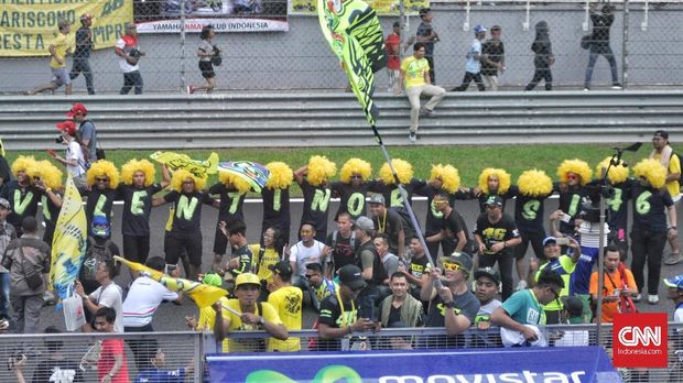 Atribut yang identik dengan Valentino Rossi kerap mendominasi nyaris di setiap seri di MotoGP. (