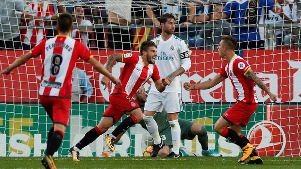 Isco sempat senang karena mencetak gol ke gawang Girona, namun Real Madrid kalah 1-2 di akhir laga. (