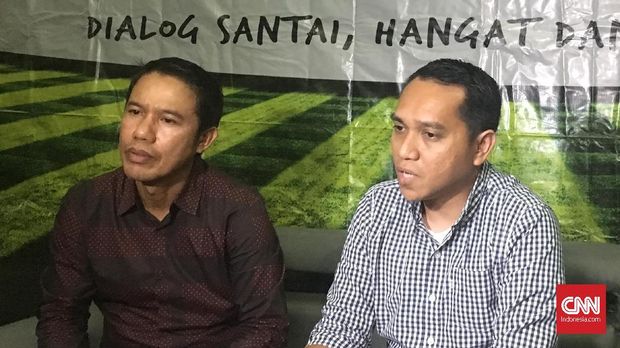 Direktur Operasional PT LIB, Tigor Shalomboboy (kanan) angkat bicara terkait sanksi Mitra Kukar. (