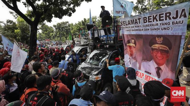 Temui Massa Buruh Tuntut UMP 2018, Sandi Ditantang Gabung