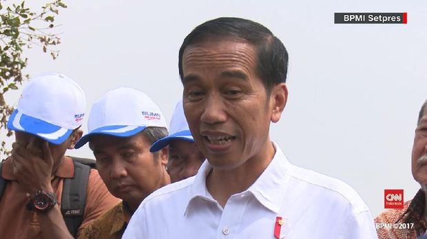 Presiden Jokowi saat membantah soal perizinan reklamasi.