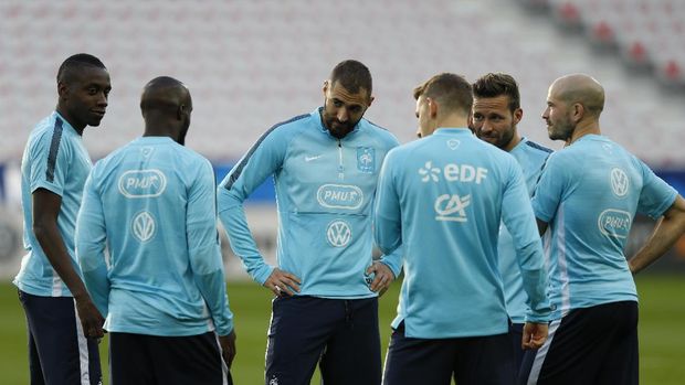 Karim Benzema berharap pelatih Didier Deshamps bisa memanggilnya kembali ke timnas Perancis.