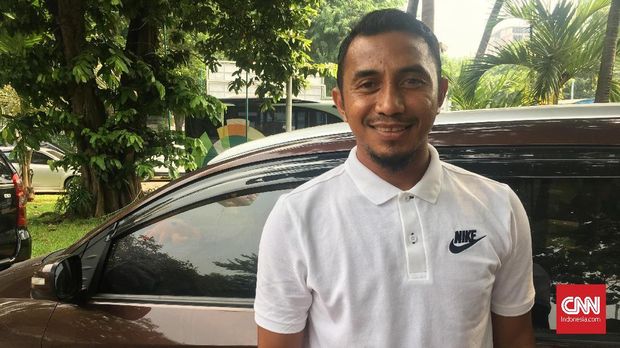Firman Utina berusaha tetap berpikir positif terkait pemecatan Indra Sjafri dari posisi pelatih Timnas Indonesia U-19. (