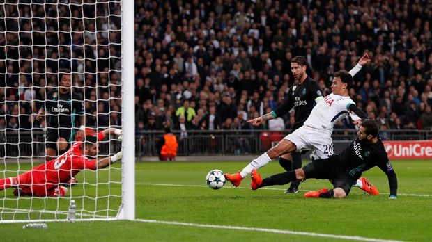Real Madrid hanya berstatus sebafau runner-up grup karena kalah bersaing dengan Tottenham Hotspur. (