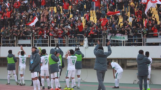 Suporter Timnas Indonesia mendapat pujian dari penggawa Indonesia maupun Korea Selatan.