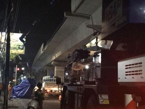 Parapet Proyek MRT Jatuh Akibat Crane Hilang Keseimbangan