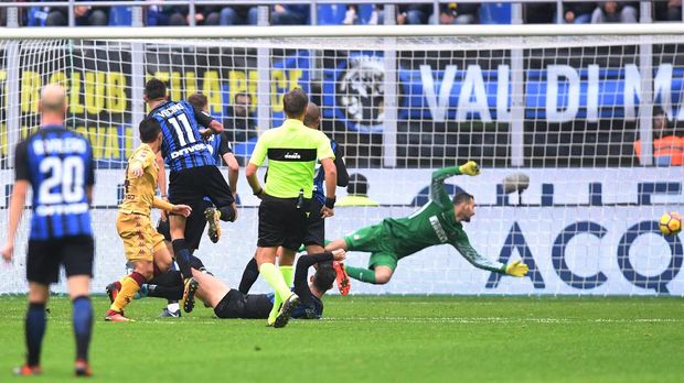 Iago Falque mencetak gol cantik ke gawang Inter Milan.