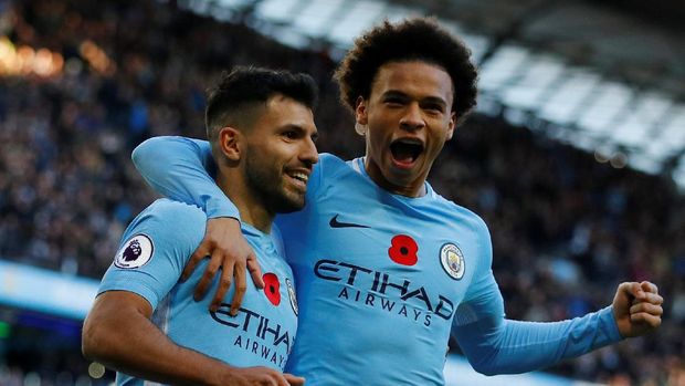 Sergio Aguero mampu menaklukkan Petr Cech lewat eksekusi penalti yang jadi gol kedua Manchester City di laga ini.
