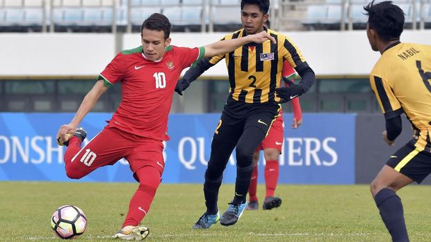 Egy Maulana Vikri tak mampu berbuat banyak saat Timnas Indonesia U-19 takluk 1-4 dari8 Malaysia. (
