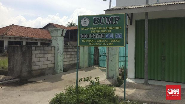 Pondok Pesantren Darul Amal di Babelan, Kabupaten Bekasi milik Madrais Hajar.