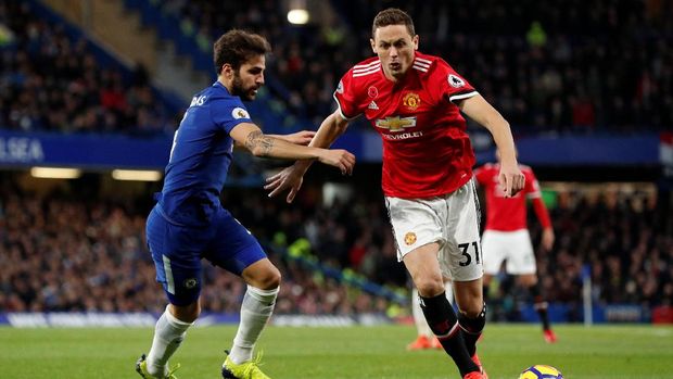 Nemanja Matic (kanan), gelandang Manchester United yang pernah menjadi andalan Chelsea.