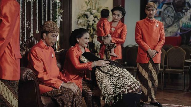 Kahiyang Ayu saat melakukan sungkeman usai siraman.