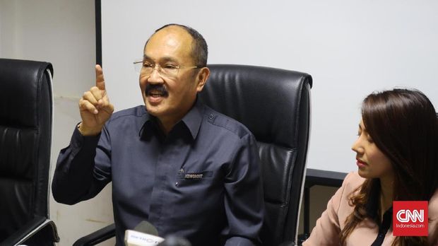 Kuasa hukum Setya Novanto, Friedrich Yunadi, bertekad untuk melakukan perlawanan hukum terhadap KPK terkait penetapan kilennya sebagai tersangka kasus e-KTP yang kedua kalinya.
