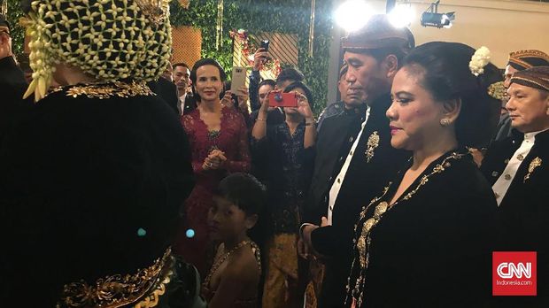 Sosok di Balik Gaya Ayu Iriana Jokowi di Pernikahan Kahiyang